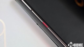 Tersemat RAM 12 GB di dalamnya, berikut memori internal 256 GB. Foto: PC Home