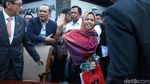 Tawa Bahagia Siti Aisyah saat Tiba di Tanah Air