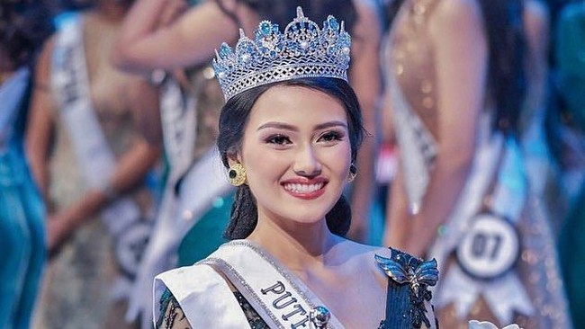 Perjuangannya untuk menjadi lebih baik pun tak sia-sia. Wanita kelahiran 1995 ini bahkan menjadi runner-up 2 Puteri Indonesia 2019, dan akan mewakili Tanah Air di kontes kecantikan berskala internasional Miss Supranational 2019. Foto: Instagram @jesicafitriana