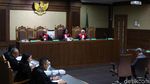 Dituntut 7 Tahun Penjara, Tamin Sukardi Tertunduk Lesu