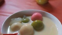 Kalau mau lebih kenyang, wedang jahe juga bisa dicampur susu. Foto: Instagram@andriholico 