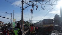 Pantauan detikcom di lokasi, Kebon Pedes, Bogor, Senin (11/3/2019), hingga pukul 06.35 WIB sudah ada tiga rangkaian KRL yang melintas dari arah Bogor menuju Jakarta. Kemudian pada pukul 06.50 WIB, ada satu rangkaian KRL melintas dari arah sebaliknya.