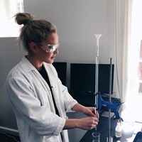 Meski kini berprofesi sebagai atlet renang, Sarah ternyata sebenarnya bercita-cita menjadi dokter. Foto: Instagram @sarahwbro