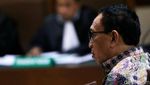 Ekspresi Sekjen dan Bendahara KONI Saat Jalani Sidang Perdana