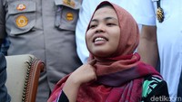 Terima kasih buat presiden kita, Pak Jokowi, terima kasih menteri-menteri, yang menolong saya sampai saya sekarang ini berada di Indonesia, dan dukungan media juga makasih banyak. Habis ini ketemu keluarga, ujar dia.