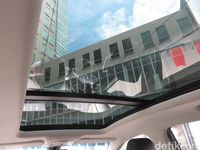 Panoramic Sunroof. 