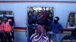 Imbas KRL Terguling, Penumpang Menumpuk di Stasiun Bojong Gede