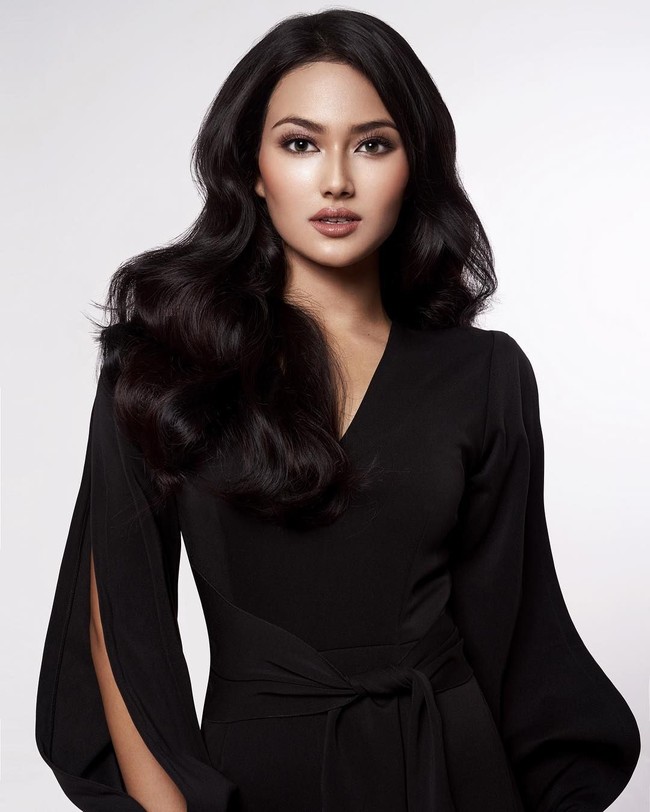 Pernah gagal di pemilihan Puteri Indonesia Jawa Barat 2018 tak membuatnya patah semangat. Hingga akhirnya, ia memberanikan diri lagi dan berhasil lolos mewakili Jawa Barat. Foto: Instagram @jesicafitriana