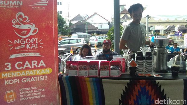 Buruan Daftar, PT KAI Bagi-bagi 50.000 Gelas Kopi di 17 Stasiun
