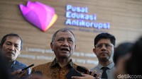Dia menyatakan di lembaga antikorupsi negara lain jumlah pegawai di bidang penindakan mencapai 70 persen dari total pegawai lembaga itu. Hal tersebut juga bakal diterapkan di KPK.