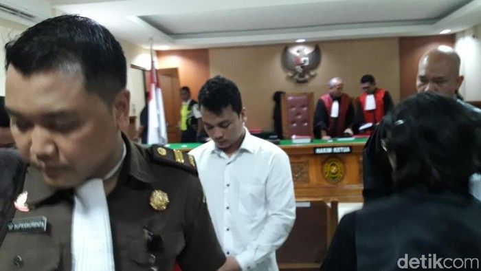 Sidang perdana Harris Simamora yang didakwa melakukan pembunuhan berencana satu keluarga Daperum Nainggolan di PN Kota Bekasi, Senin (11/3/2019)