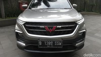 Secara keseluruhan, Wuling Almaz terlihat bongsor. Hal itu mencerminkan identitas Almaz sebagai mobil SUV yang siap melibas berbagai medan. Istimewa/Wuling Motors Indonesia.