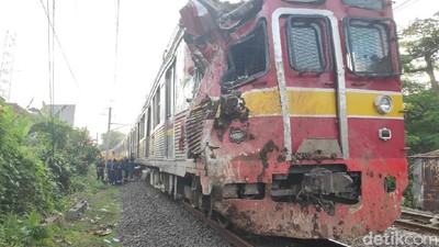 Penyok, Begini Penampakan Gerbong KRL yang Dievakuasi Pagi Ini