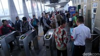 Setelah proses evakuasi sarana KRL yang mengalami anjlokan tersebut selesai, perbaikan prasarana perkeretaapian seperti jaringan kabel Listrik Aliran Atas (LAA), jalur rel, dan pemasangan tiang LAA yang terdampak peristiwa ini juga terus dilakukan oleh PT KAI Daop 1 dan PT KCI agar perjalanan KRL Jakarat Bogor segera pulih.