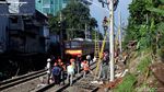 Perbaikan Kabel Listrik Dilakukan di Lokasi Kecelakaan KRL Jakarta-Bogor