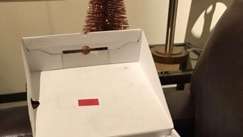 Beli sepatu Boot dengan diskon harga 50%, begitu sampai sepatunya cuma ada satu. (Foto: Boredpanda)