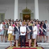 Sebagaimana diketahui, gelar utama Puteri Indonesia 2019 jatuh ke tangan Frederika Alexis Cull dari Jakarta 1. Sedangkan Wakil Sulawesi Utara Jolene Marie Cholock Rotinsulu meraih gelar Runner-Up I sekaligus Puteri Indonesia Lingkungan. Lalu Jesica Fitriana Martasari asal Jawa Barat dinobatkan sebagai Runner-Up II dan mendapat gelar Puteri Indonesia Pariwisata. (Foto: Dok. Sekretariat Kabinet)