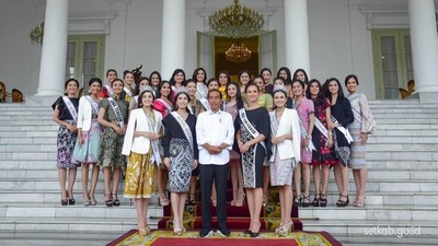 Bertemu Jokowi, Potret Semringahnya Miss Universe & Puteri Indonesia 2019