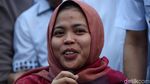 Tawa Bahagia Siti Aisyah saat Tiba di Tanah Air