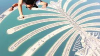 Pria berusia 27 tahun ini suka aktivitas menantang. Main skydiving di Dubai saja dicobanya (Instagram/tmski)
