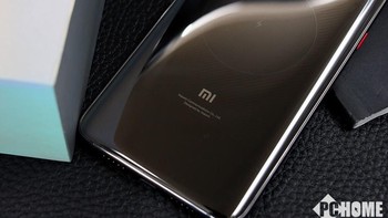 Xiaomi memasang stiker khusus di dalam kaca tembus pandang. Foto: PC Home