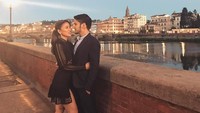 Romantisme kota Florence di Italia juga semakin menyiratkan nuansa asmara antara Aditya dan Kezia (keziatoemion/Instagram)