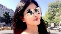 Jessica juga pernah liburan ke Amsterdam di Belanda. Di foto dari dekat, Jessica masih saja cantik (Instagram/jesicafitriana)