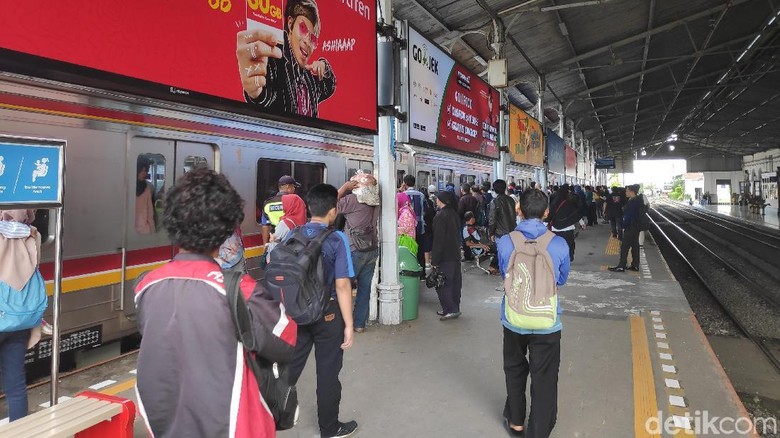 Hindari Penumpukan, Ini Imbauan untuk Penumpang KRL di Stasiun Bogor Hindari Penumpukan, Ini Imbauan untuk Penumpang KRL di Stasiun Bogor