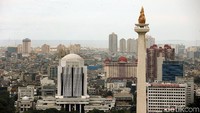 Monumen Nasional dibangun pada 17 Agustus 1961. Tugu Monas dimahkotai dengan lidah api yang dilapisi oleh lembaran emas. 