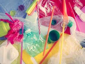 Eksperimen Ilmuwan Inggris untuk Ciptakan Enzim Pemakan Plastik