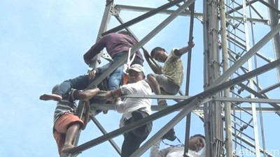 Aksi Wabup Purwakarta Panjat Tower Gagalkan Ayah-Anak Bunuh Diri