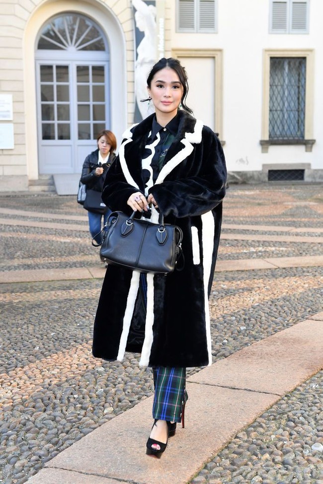 Heart Evangelista terlahir dari keluarga kaya raya. Ayahnya Rey Ongpauci memiliki jaringan restoran Barrio Fiesta dan ibunya, Maria Cecilia del Gallego Payawal, berasal dari keluarga yang memiliki perkebunan tebu terbesar di sebuah wilayah di Filipina. Foto: Getty Images