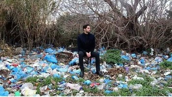 Tantangan #Trashtag mengajak netizen membersihkan lingkungan lalu mempostingnya ke medsos dengan menampilkan foto sebelum dan sesudah. Foto: Bored Panda