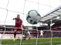Roberto Firmino akhirnya menyudahi puasa gol yang sudah dijalani selama enam pertandingan. Sepasang gol dilesakkan striker Liverpool itu dalam kemenangan 4-2 atas Burnley. Foto: Reuters