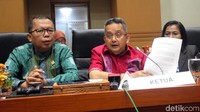 Wakil Ketua Komisi III F-Demokrat, Erma Suryani Ranik mengungkapkan alasan terpilihnya Aswanto dan Wahiduddin. Dia menyebut kedua sosok tersevut memiliki integritas dan konsistensi.