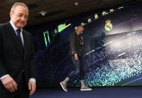 Zinedine Zidane Pakai Skinny Jeans Adalah Sebuah Kesalahan