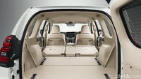 Toyota terakhir kali melakukan penyegaran pada mobil Land Cruiser Prado pada bulan September 2017, berbarengan dengan perubahan di mobil seperti FJ Cruiser dan Hilux.