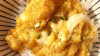 Telur dadar di atas nasi ini diberi topping sedikit mayonnaise dan dikucuri sedikir air jeruk nipis. Gurih segar rasanya. Foto : Instagram @appleconcert