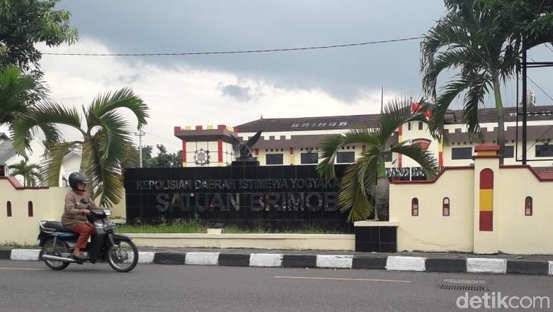 Pria Masuki Mako Brimob Yogya Bawa 35 Butir Peluru Pria Masuki Mako Brimob Yogya Bawa 35 Butir Peluru