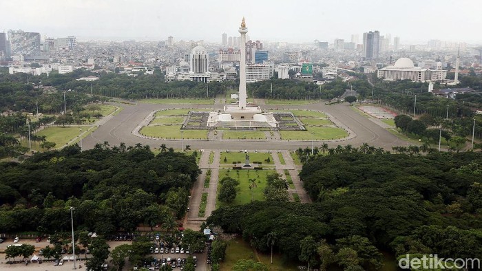 Monumen Nasional merupakan salah satu ikon kota Jakarta. Monumen yang berdiri di atas lahan seluas 80 hektar itu terlihat asri karena dikelilingi dengan taman.