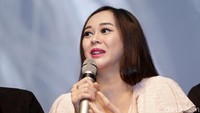 Aura pun mengaku dirinya tak mengurangi aktivitas karena dirinya sedang hamil. Pool/Palevi S/detikFoto.