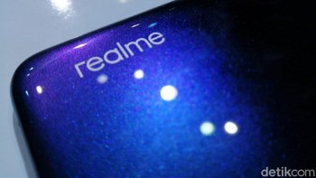 Realme 3 menghadirkan dua pilihan yang tersedia, yaitu Dynamic Black dan Radiant Blue. (Foto: detikINET/Muhamad Imron Rosyadi)