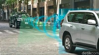 Untuk versi tersebut ternyata harganya tidak sampai menyentuh angka Rp 1,9 miliar. Harganya Rp 1,460 miliar, sudah on the road.