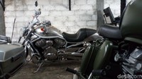 Dalam menangani Harley, Dondi tak mau sembarangan. Baginya segala hal teknis itu sudah memiliki aturan paten. Sehingga ia selalu merujuk pada aturan Harley Davidson USA tiap kali hendak bekerja.