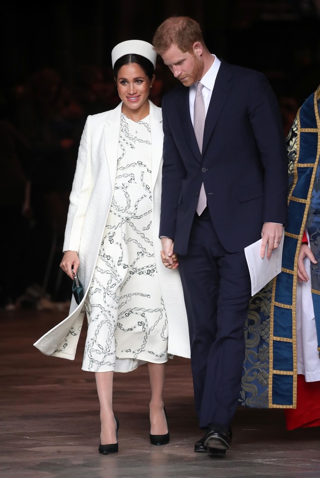 Kemudian untuk acara Commonwealth Service, total penampilan Meghan mencapai 12 ribu poundsterling atau Rp 224 jutaan. Termasuk di dalamnya adalah gaun, clutch dan sepatu rancangan Victoria Beckham, juga coat dari Amanda Wakeley. Foto: Getty Images