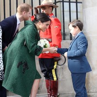 Sebelumnya di hari yang sama, Meghan muncul di Canada House untuk memulai perayaan Commonwealth Day 2019 bersama para pemuda-pemudi dari negara-negara persemakmuran Inggris. Pada kesempatan tersebut, ia memakai gaun pendek dan coat hijau dari label Erdem. (Foto: Getty Images)