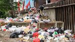 Duh Jorok, Sampah Menumpuk di Pinggir Rel Kereta Api
