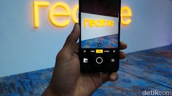 Satu catatan, Realme menjalin kerja sama dengan Lazada untuk memberikan diskon Rp 200 ribu pada versi 3GB/32GB sehingga harganya menjadi Rp 1.799.000. (Foto: detikINET/Muhamad Imron Rosyadi)