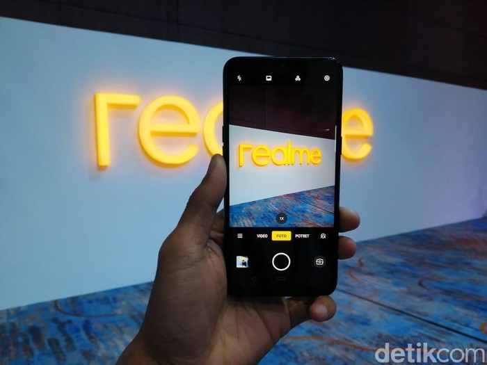 Realme 3. Foto: detikINET/Muhamad Imron Rosyadi Realme 3. Foto: detikINET/Muhamad Imron Rosyadi