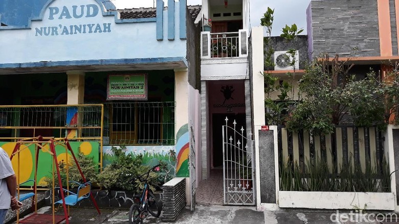 Mengunjungi Rumah Selebar 1 Meter Milik Warga di Solo Mengunjungi Rumah Selebar 1 Meter Milik Warga di Solo
